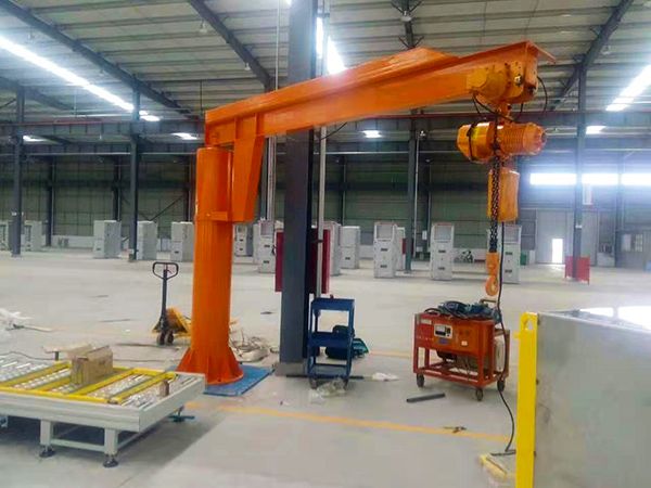 Standing column cantilever crane
