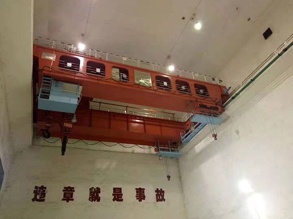 Things that cranes cannot do while in operation