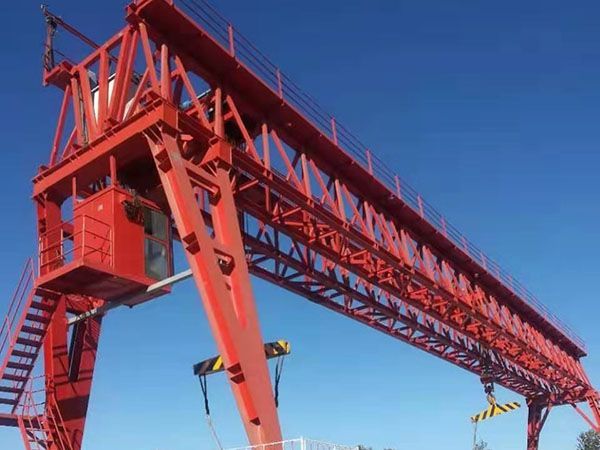 Cleaning methods for mechanical parts of cranes