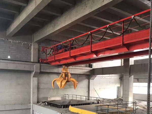 Grabbing crane
