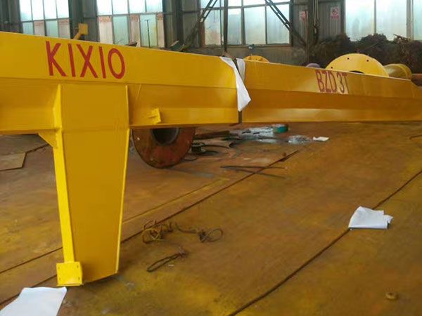 Cantilever crane