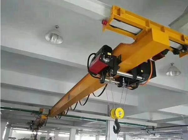 What is the difference between single beam suspension cranes and overhead cranes?