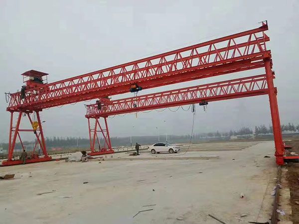 What are the typical components of a crane