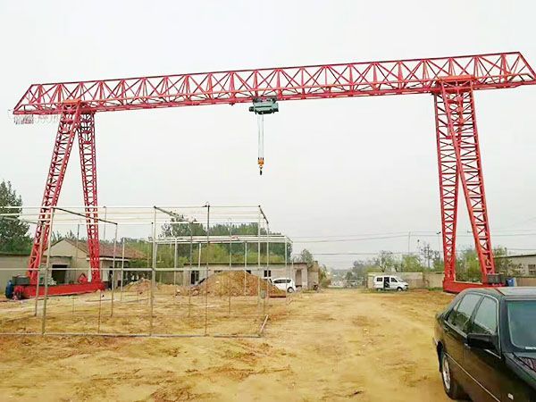 What are the types of gantry cranes?
