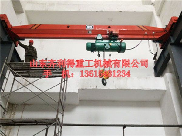 Precautions for operating a single beam crane