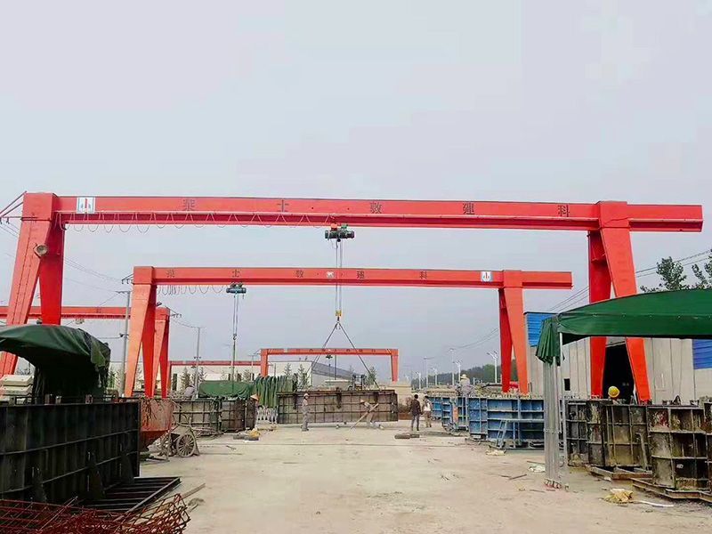 What are the methods of using a gantry crane?