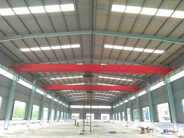 What scenarios are single beam cranes suitable for